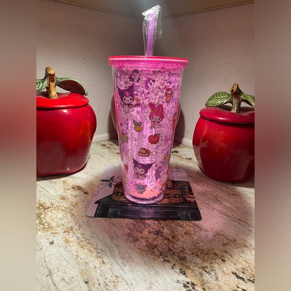 BRAND NEW Plastic Hello Kitty and Friends Tumbler